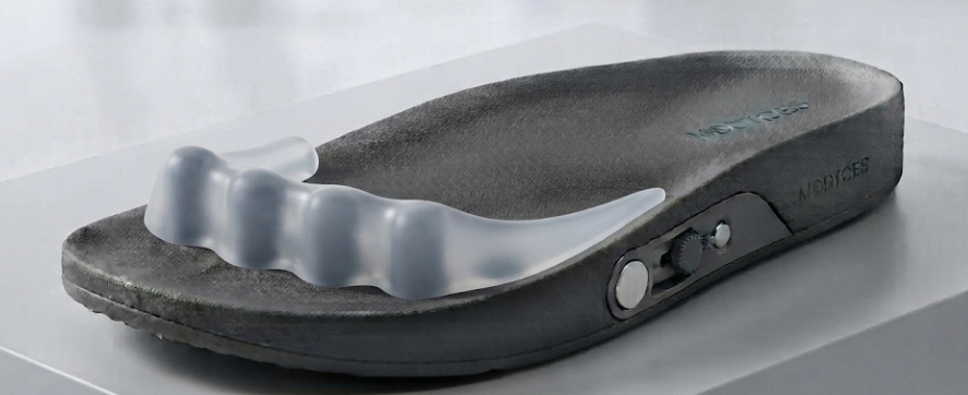 Early concept render of a sole with four rounded toe-spacer pegs